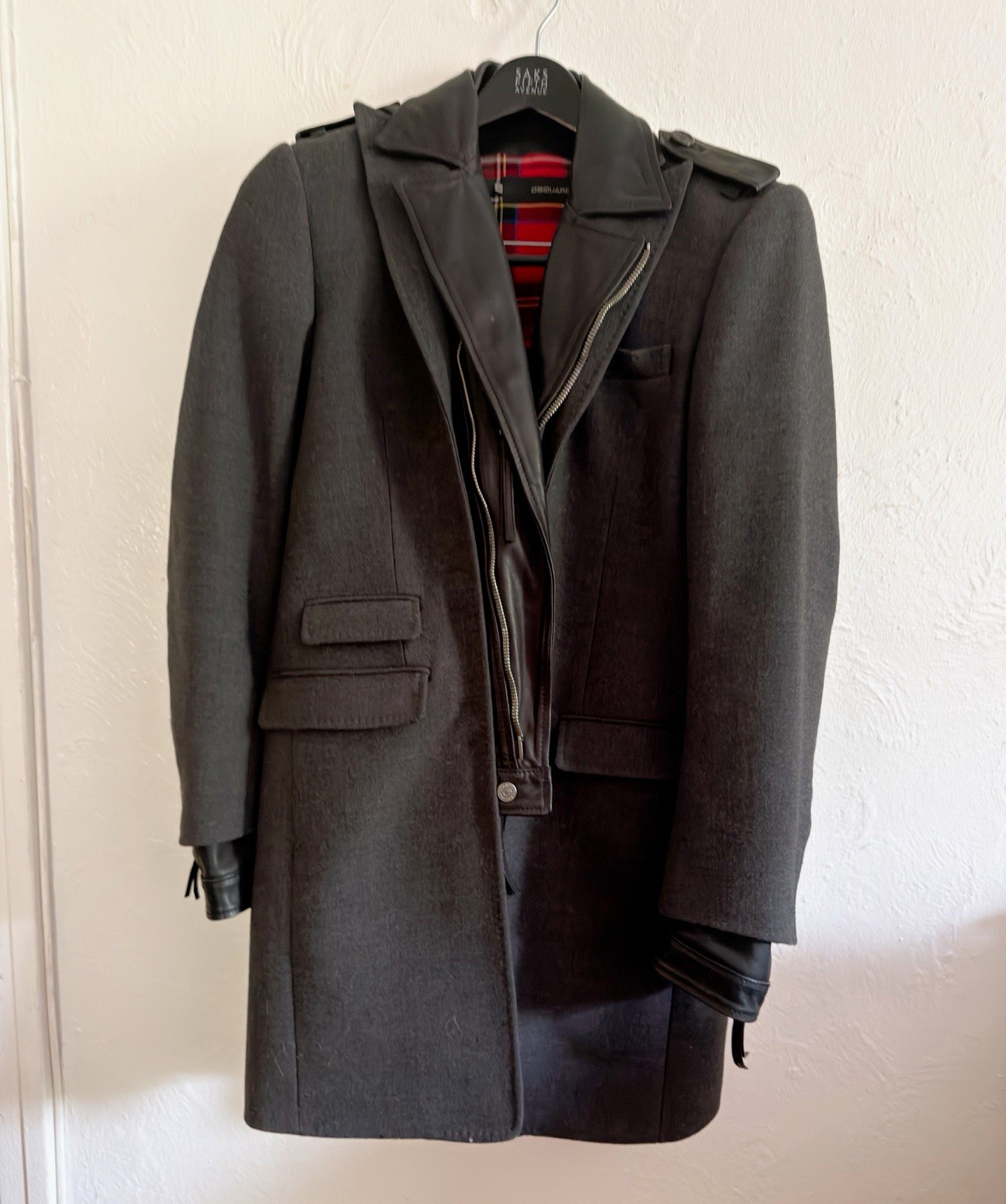 Dsquared2 Men\'s Gray Wool Mid-Length Overcoat Leather Trim Plaid Lined 50 Dsquared2 Men\'s Gray Wool Mid-Length Overcoat Leather Trim Plaid Lined 50