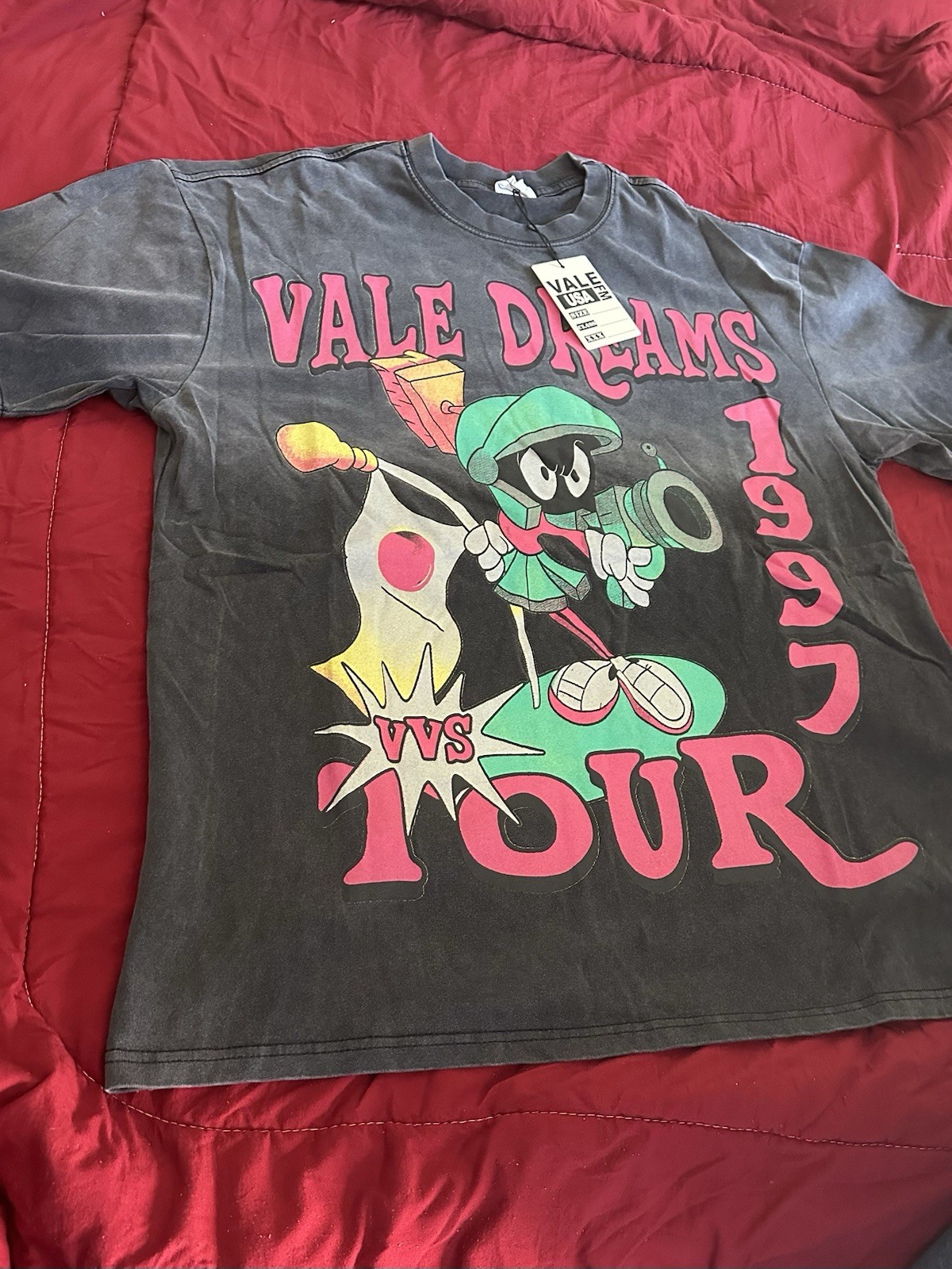 Vale Dreams 1997 Tour Cotton T-Shirt with cartoon character graphic, size XL Vale Dreams 1997 Tour Cotton T-Shirt with cartoon character graphic, size XL