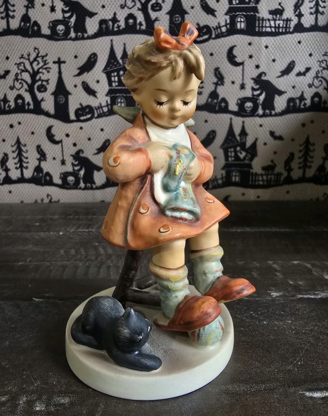 Vintage Goebel Hummel Mother’s Helper #133 Girl Sewing Black Cat W Germany Vintage Goebel Hummel Mother’s Helper #133 Girl Sewing Black Cat W Germany