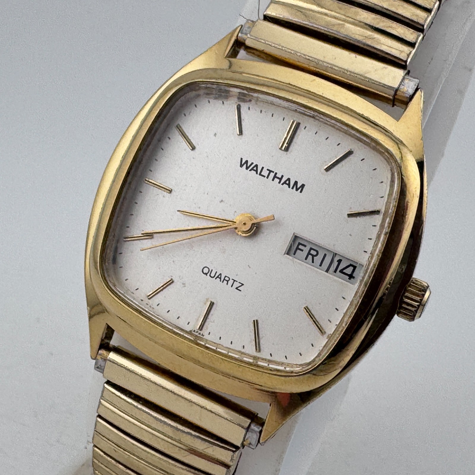 VTG Waltham Quartz Watch Men Gold Tone Barrel Day Date Stretch Analog New Batter