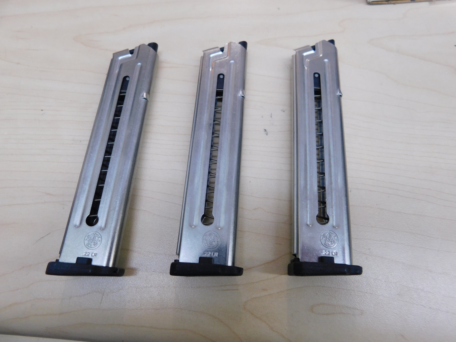 3 - NEW - Smith & Wesson SW22 Victory 22LR 10RD Factory OEM Magazines (D-AC) 3 - NEW - Smith & Wesson SW22 Victory 22LR 10RD Factory OEM Magazines (D-AC)