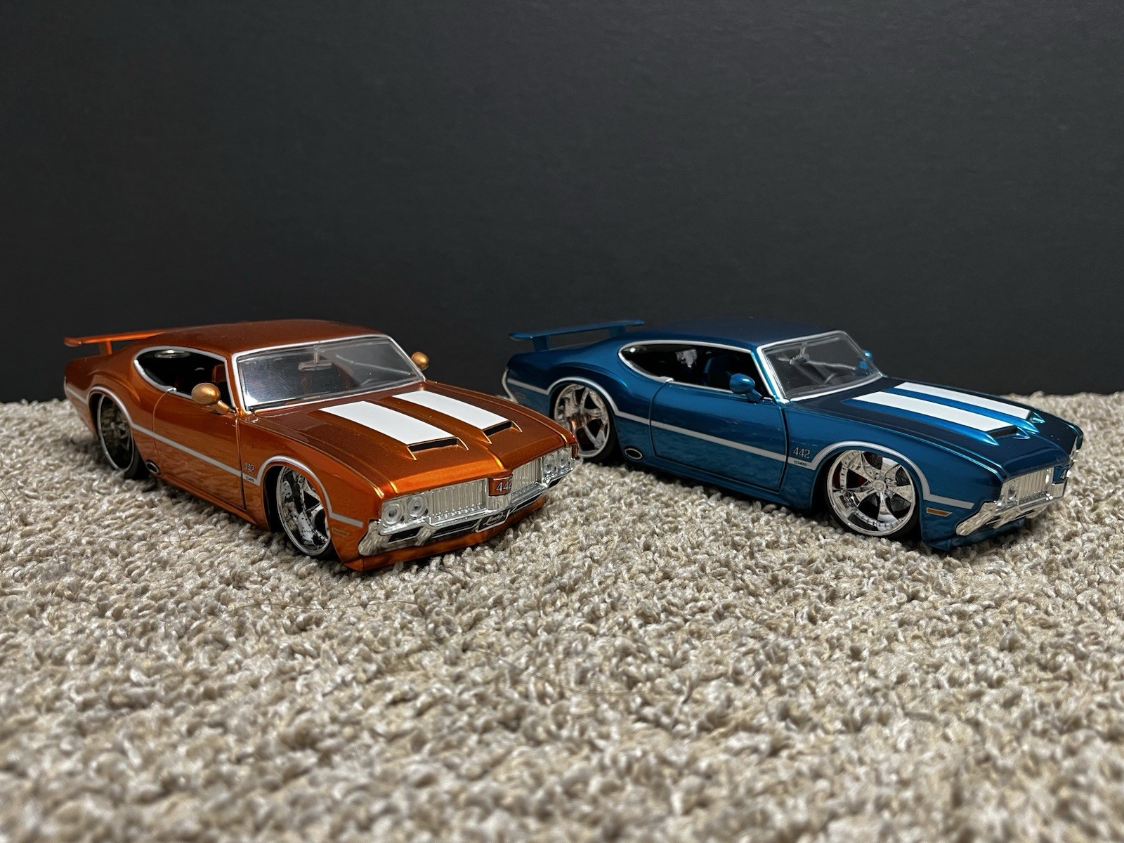 Jada Toys 1:24 Big Time Muscle Blue And Copper 1970 Oldsmobile 442 Bundle Of 2 Jada Toys 1:24 Big Time Muscle Blue And Copper 1970 Oldsmobile 442 Bundle Of 2