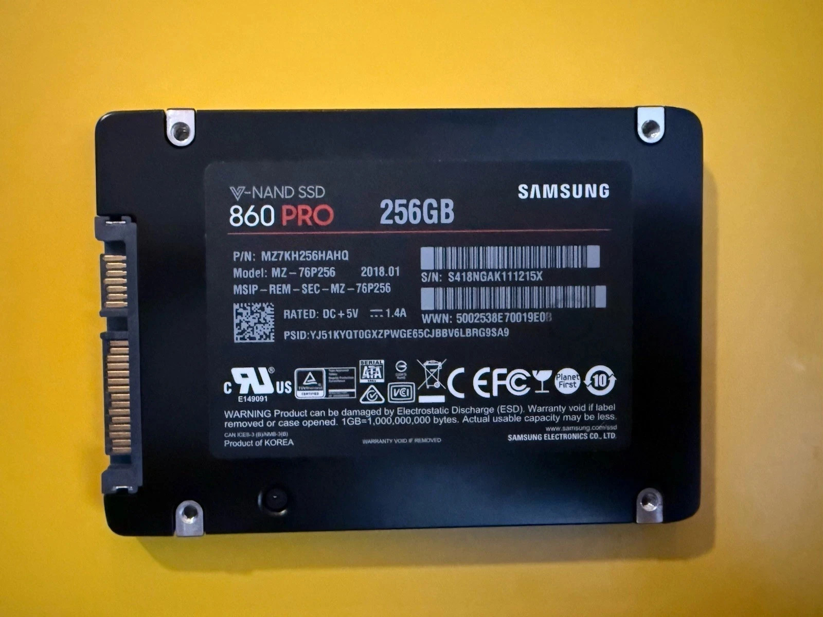 Samsung 860 Pro Series 256GB 2.5 inch SATA3 SSD MZ-76P256 Samsung 860 Pro Series 256GB 2.5 inch SATA3 SSD MZ-76P256