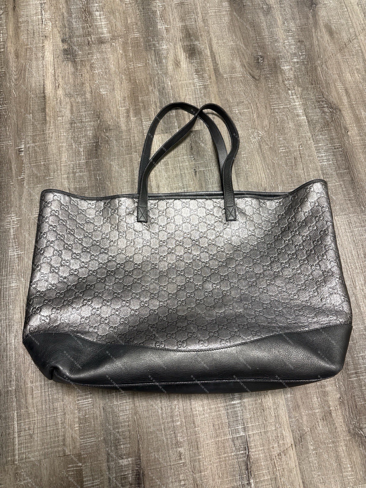 Gucci GG Monogram Leather Tote Bag Metallic Black/Silver Zip, Lined Pockets