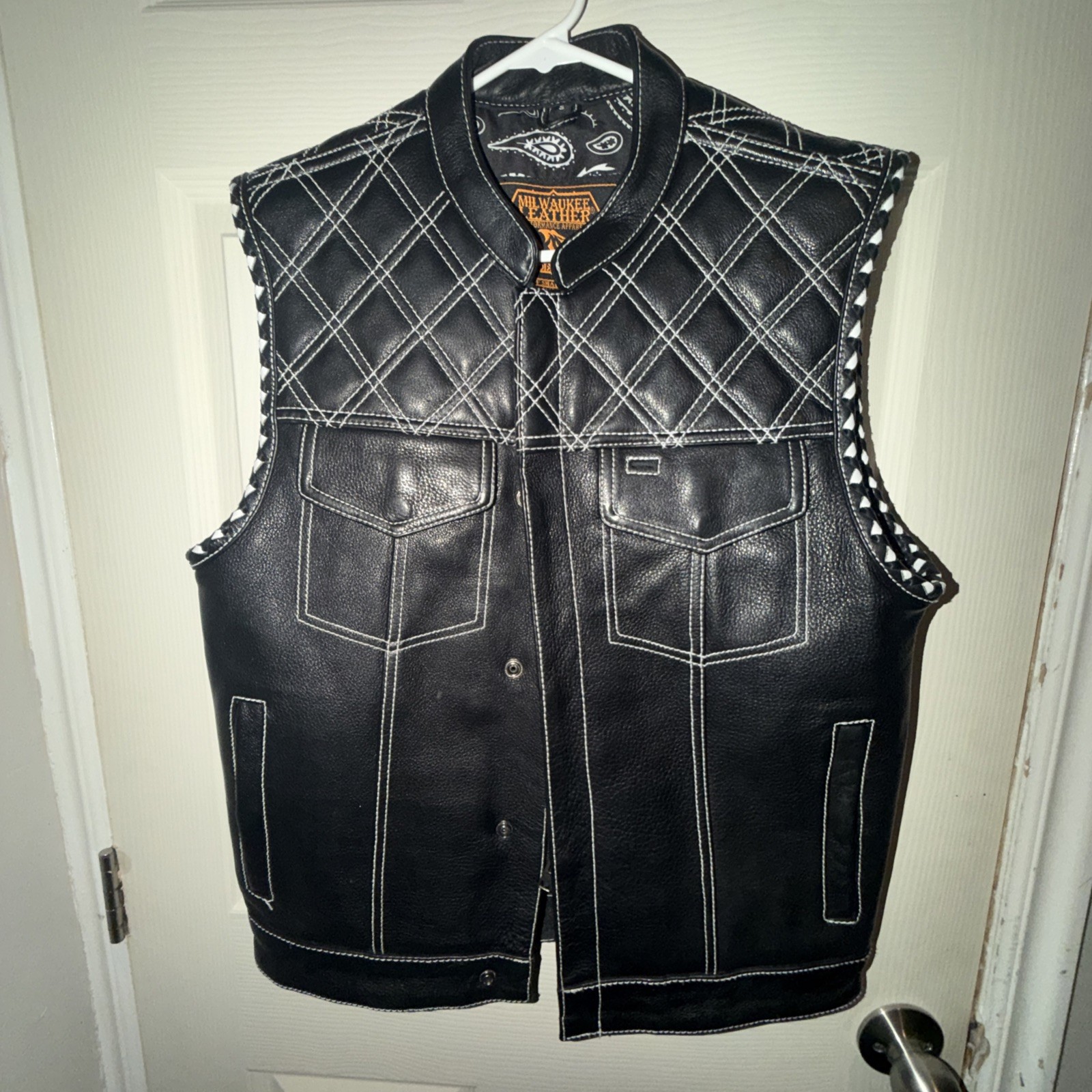 Milwaukee MLM3525 Men’s Black Paisley Accented Stitching Leather Vest, Size S