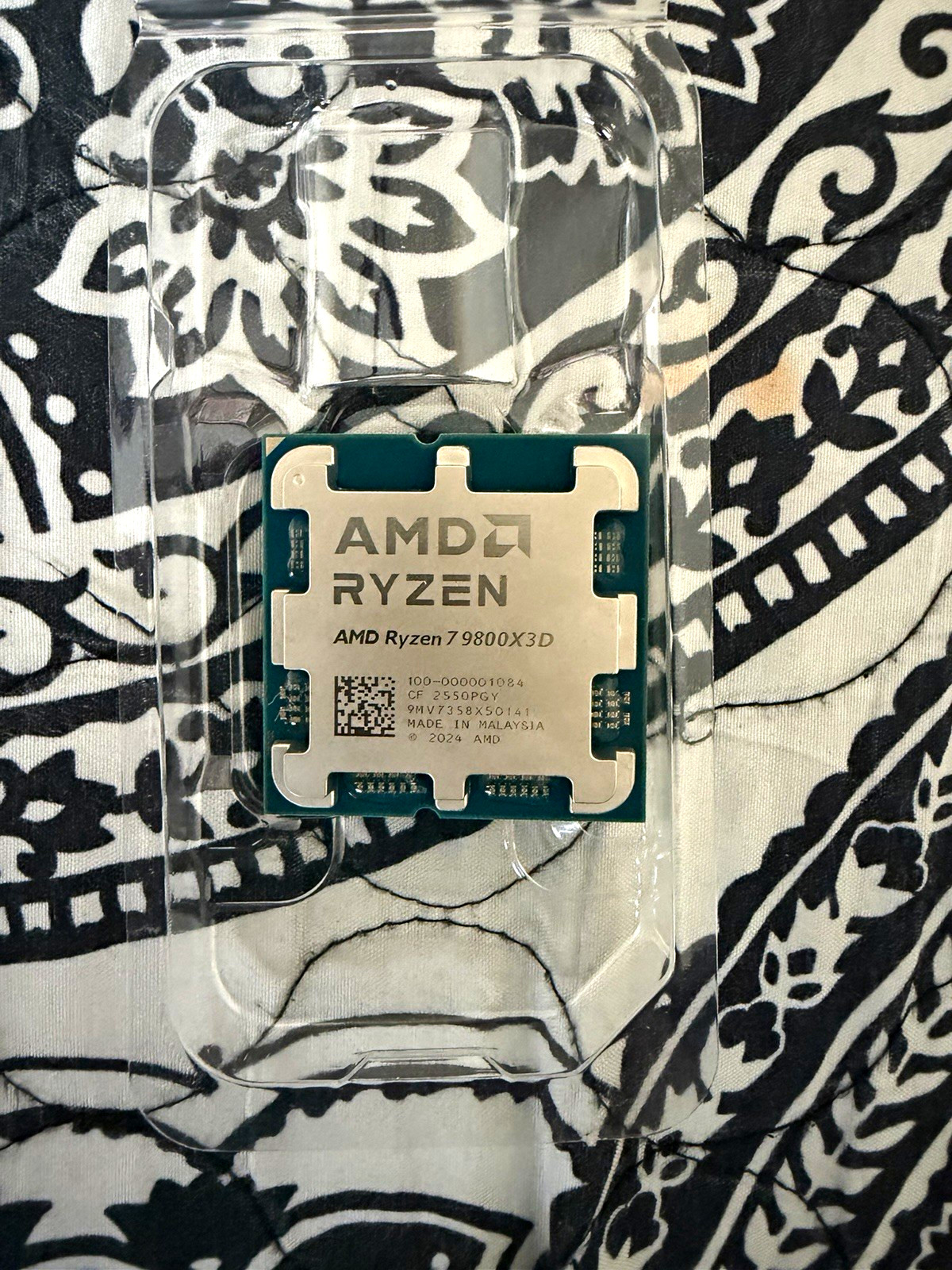AMD Ryzen 7 9800X3D 8-Core 4.7GHz AM5 CPU Processor 100-000001084 AMD Ryzen 7 9800X3D 8-Core 4.7GHz AM5 CPU Processor 100-000001084