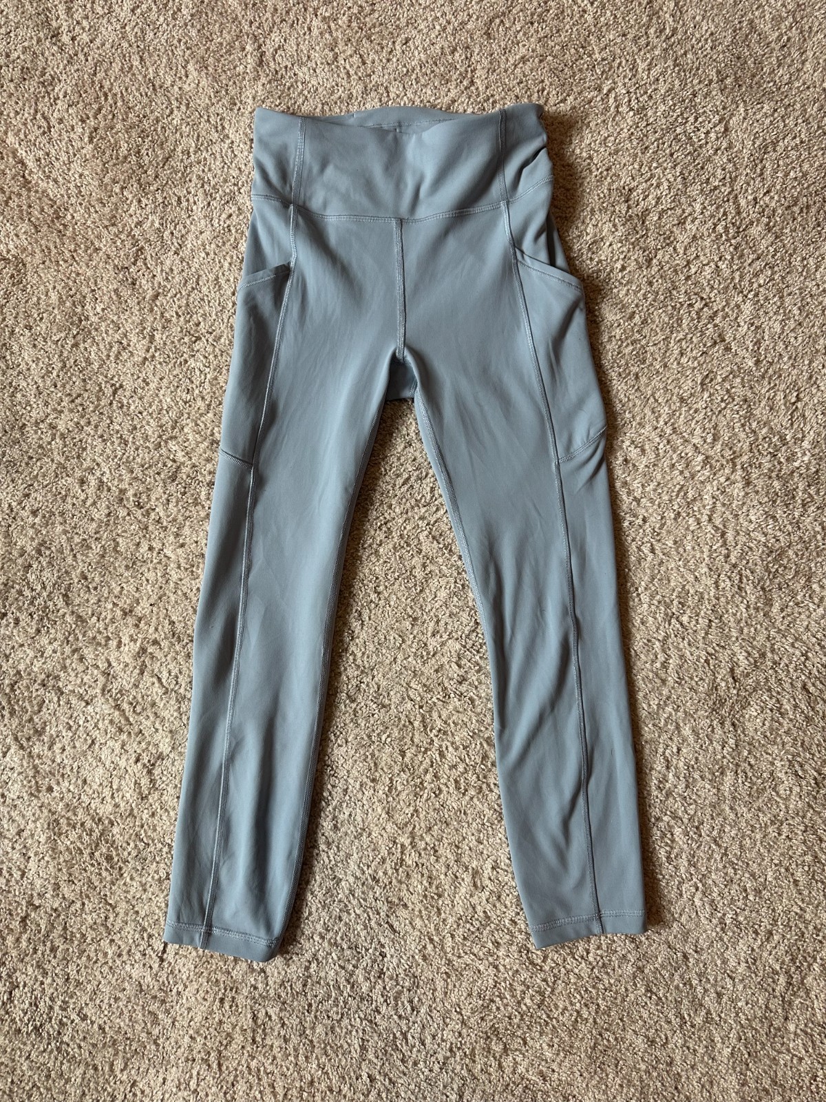 Lululemon Women\'s Cropped Leggings Light Blue Size 4 Yoga Athletic Pants Lululemon Women\'s Cropped Leggings Light Blue Size 4 Yoga Athletic Pants