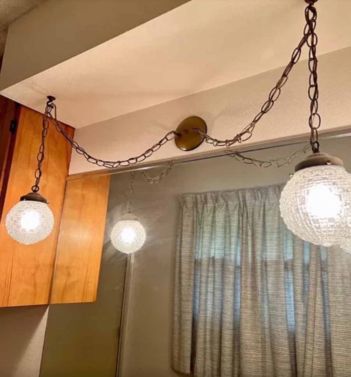 Vintage Double-Globe Swag Lamp Midcentury Modern HollywoodRegency 1960s Bathroom Vintage Double-Globe Swag Lamp Midcentury Modern HollywoodRegency 1960s Bathroom
