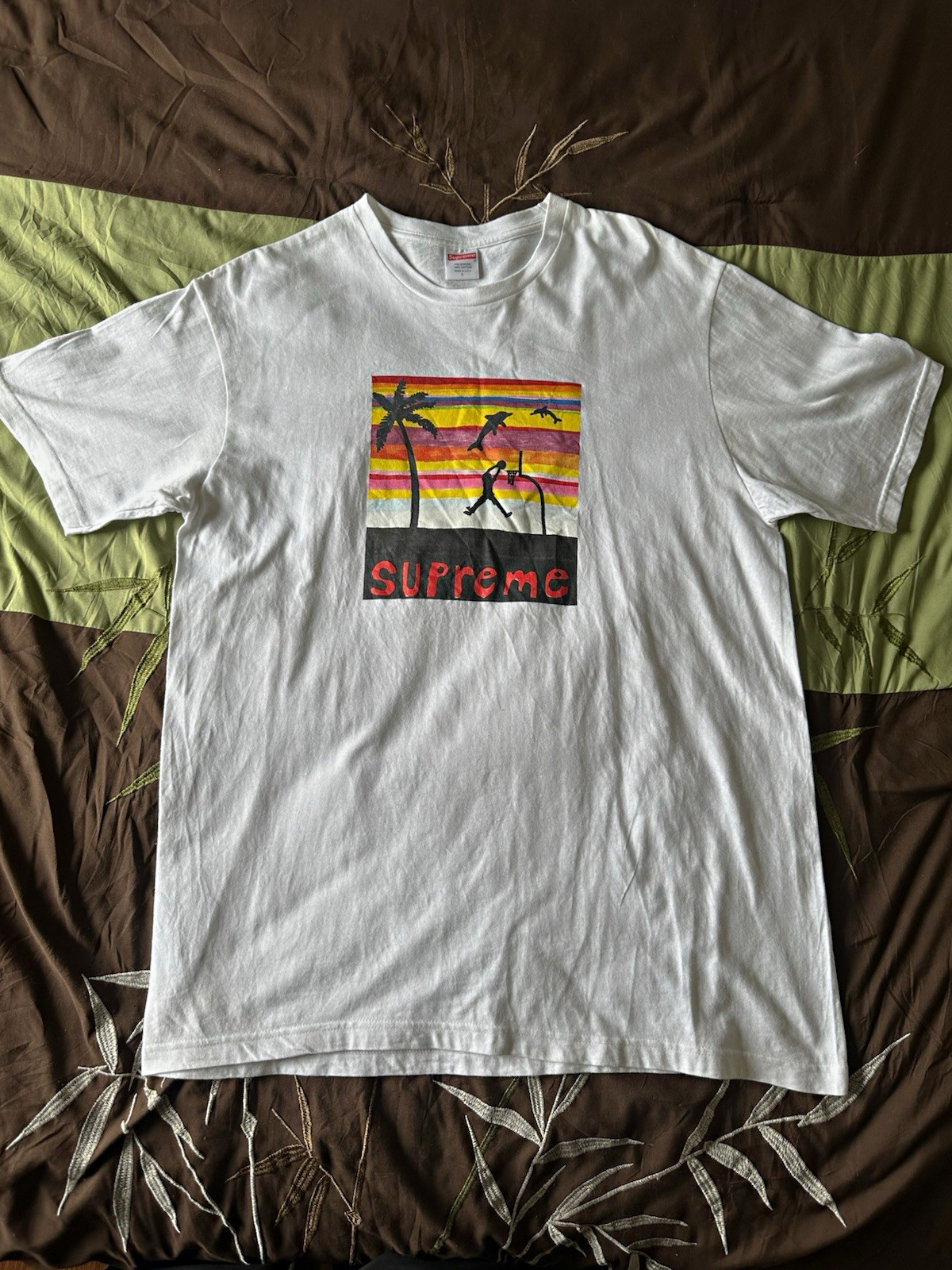 Supreme Men’s L White Graphic Logo Preshrunk Cotton “Dunk” Tee Supreme Men’s L White Graphic Logo Preshrunk Cotton “Dunk” Tee
