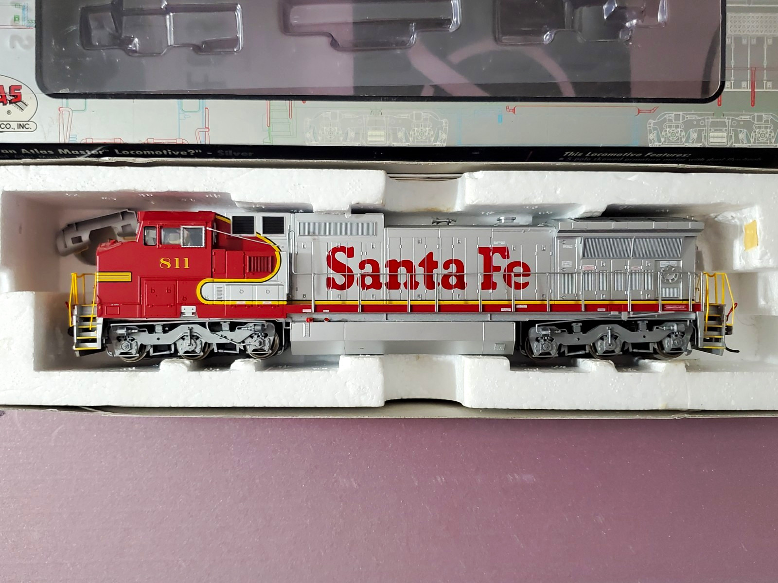 HO Scale Atlas Santa Fe Dash 8 811 With Non Sound DCC HO Scale Atlas Santa Fe Dash 8 811 With Non Sound DCC