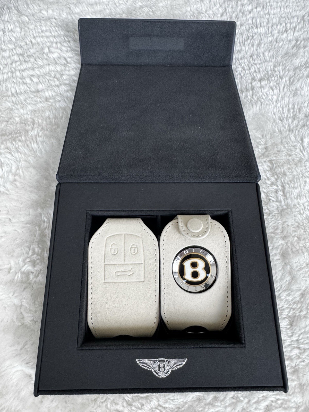 LINEN OEM Bentley Set (2) Key Pouches with (1) Presentation Box. Original.