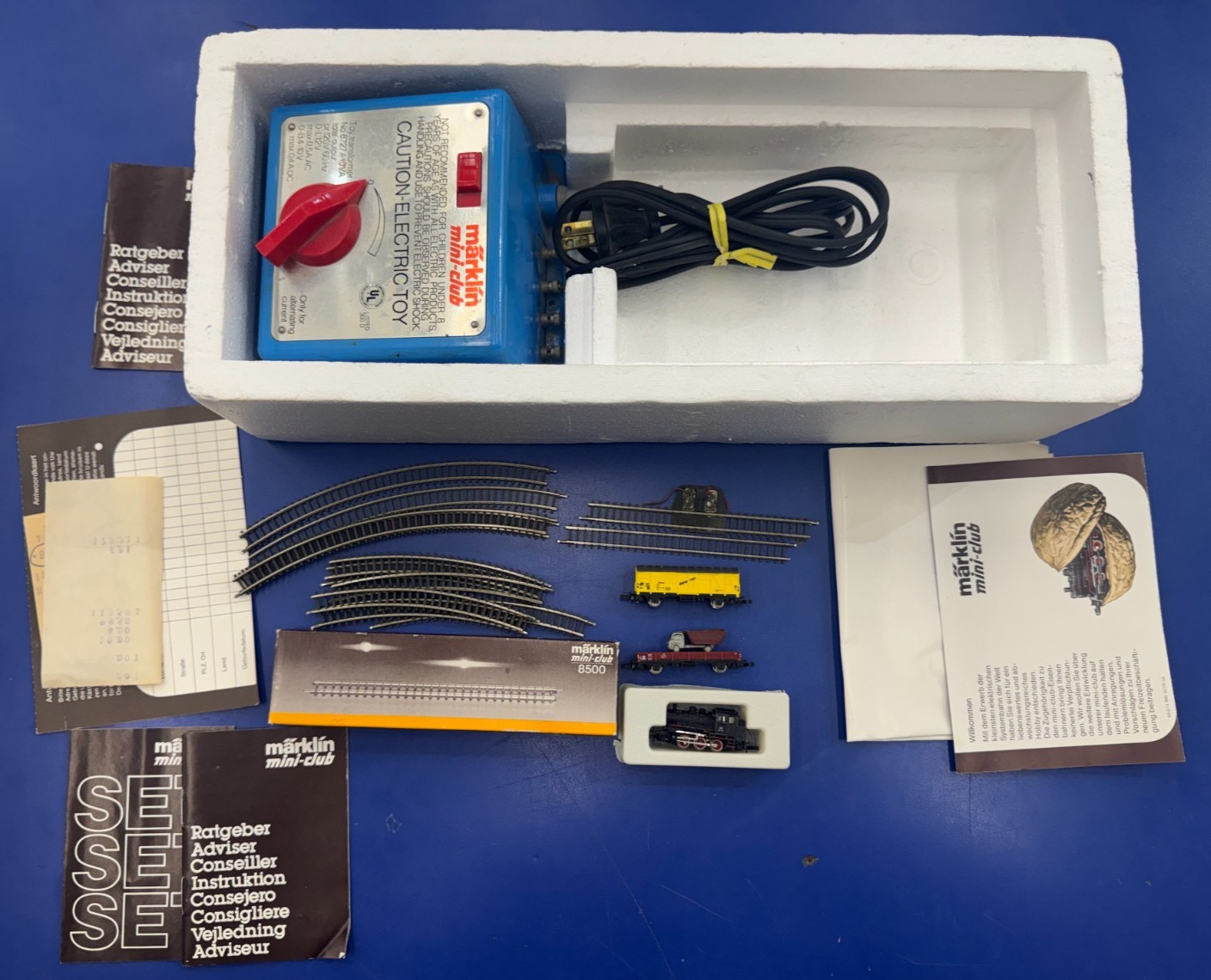 Marklin Mini Club 8907A 120v 60Hz Starter Set Z Gauge Train wPower Suppl G2U Marklin Mini Club 8907A 120v 60Hz Starter Set Z Gauge Train wPower Suppl G2U