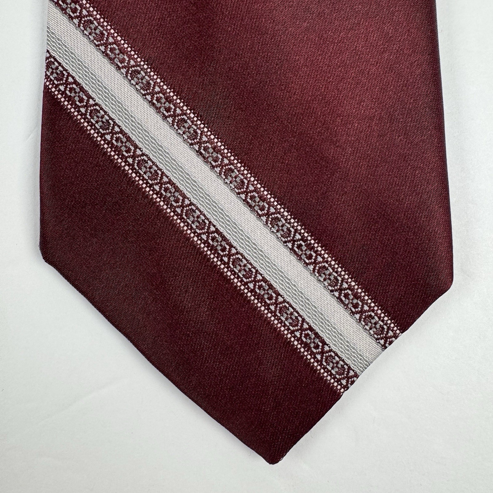 Beau Brummell Vintage Men\'s Burgundy Gray White Striped Woven Polyester Tie 56in Beau Brummell Vintage Men\'s Burgundy Gray White Striped Woven Polyester Tie 56in
