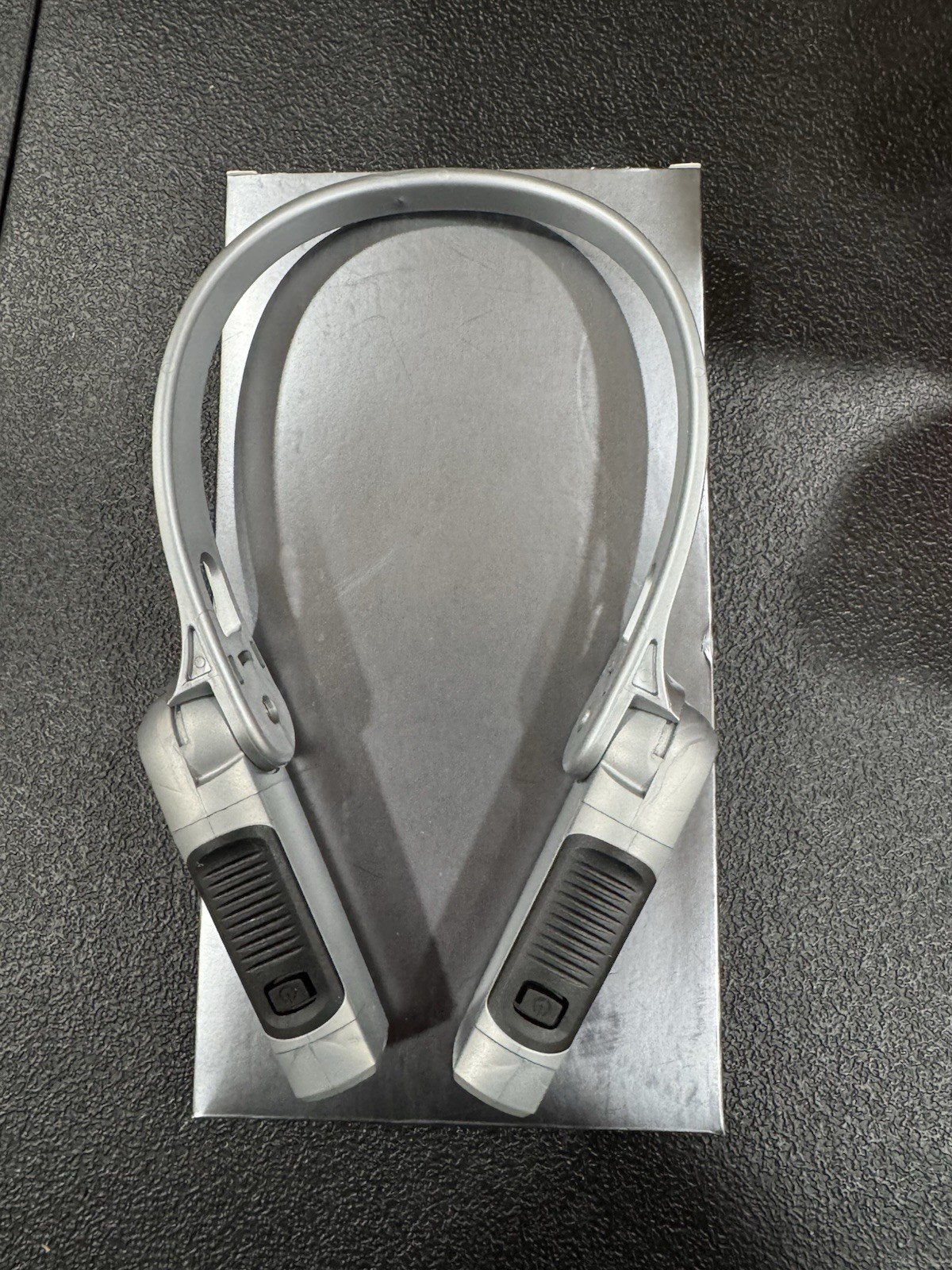 Anywear By Ezred Neck Light With Detachable Lights. Color Silver