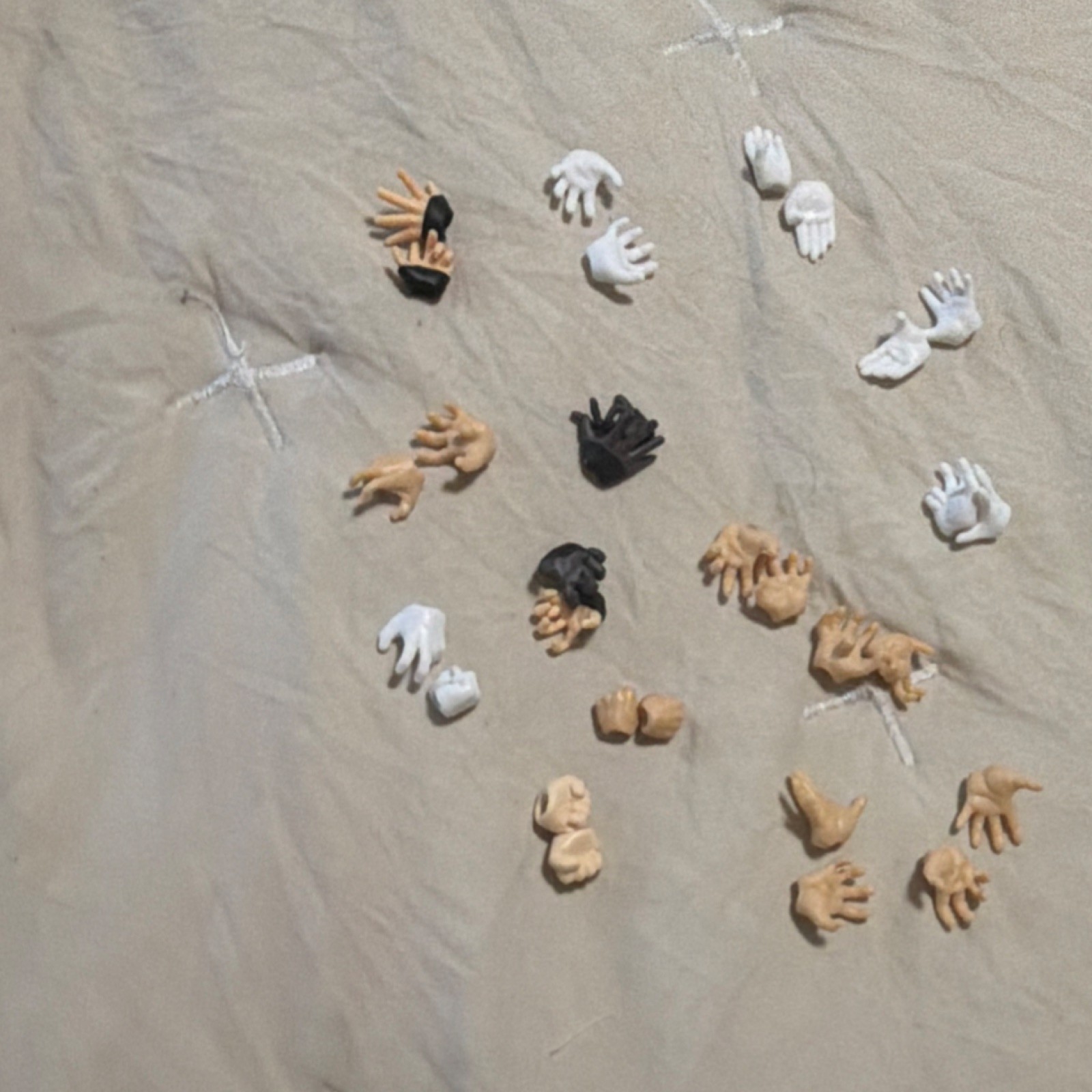 21pc Action Figure Replacement Hands Accessories, Mixed Colors, Plastic 21pc Action Figure Replacement Hands Accessories, Mixed Colors, Plastic