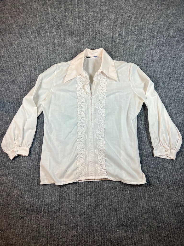 Vintage Sweet Adelins 1970s Lace Trimmed Zip Up Blouse Vintage Sweet Adelins 1970s Lace Trimmed Zip Up Blouse