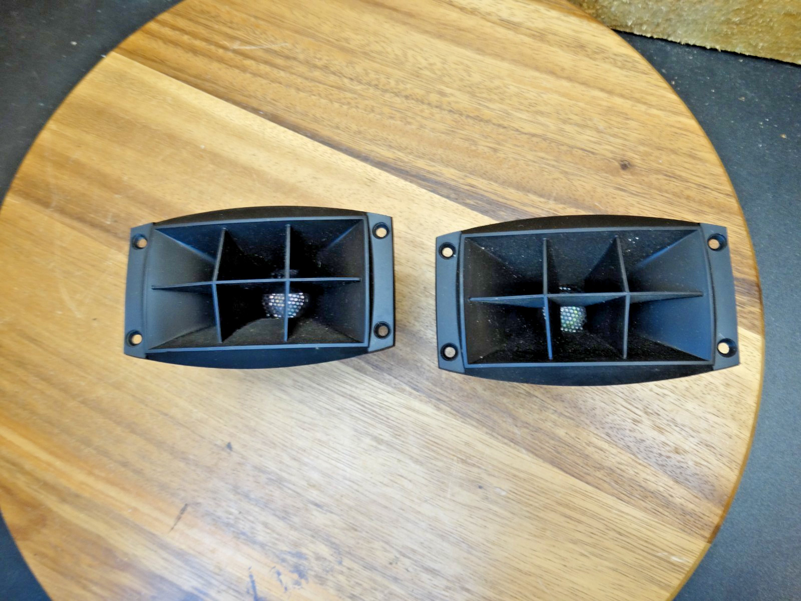 Pair of Kenwood Trio T14-0009-05 Horn Tweeters out ofKL-7090 Speaker System Pair of Kenwood Trio T14-0009-05 Horn Tweeters out ofKL-7090 Speaker System