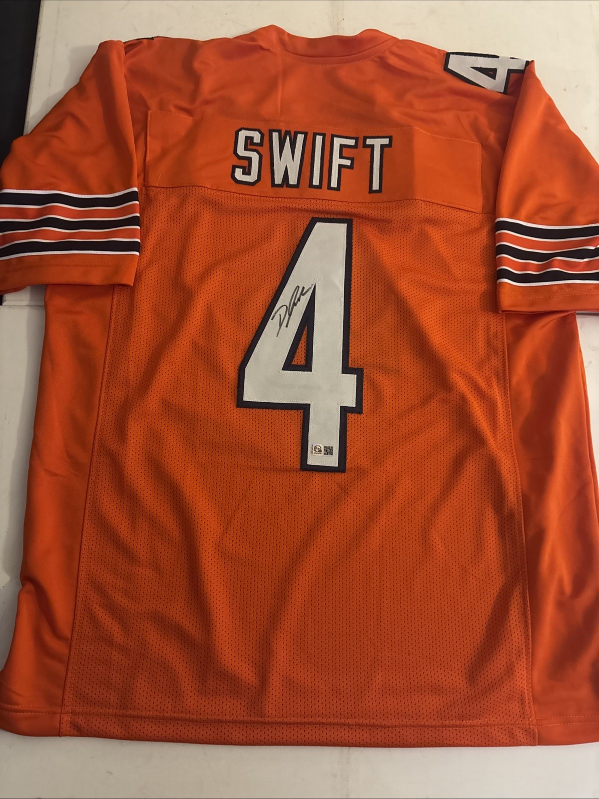 Autographed D\'Andre Swift Chicago Bears Orange Jersey GT Authentication Autographed D\'Andre Swift Chicago Bears Orange Jersey GT Authentication