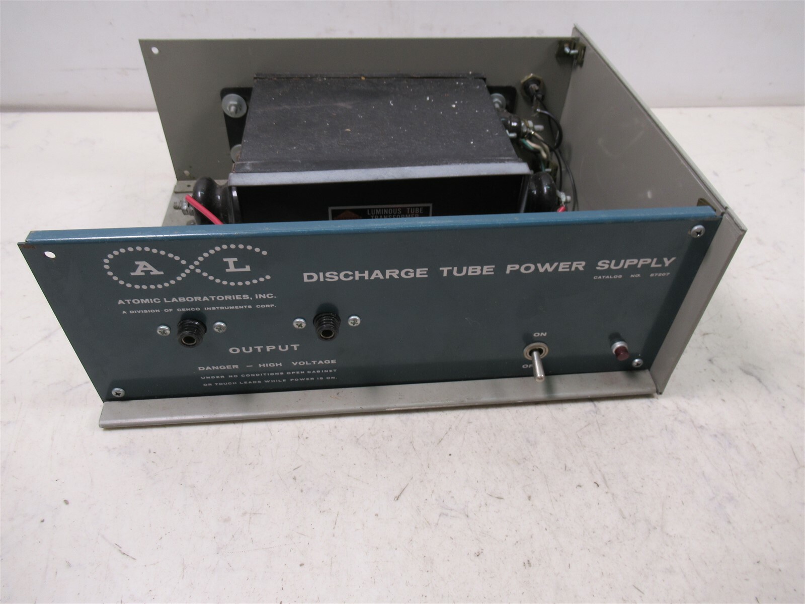 CENCO Atomic Laboratories Discharge Tube Power Supply 87207 Gardner Luminous CENCO Atomic Laboratories Discharge Tube Power Supply 87207 Gardner Luminous