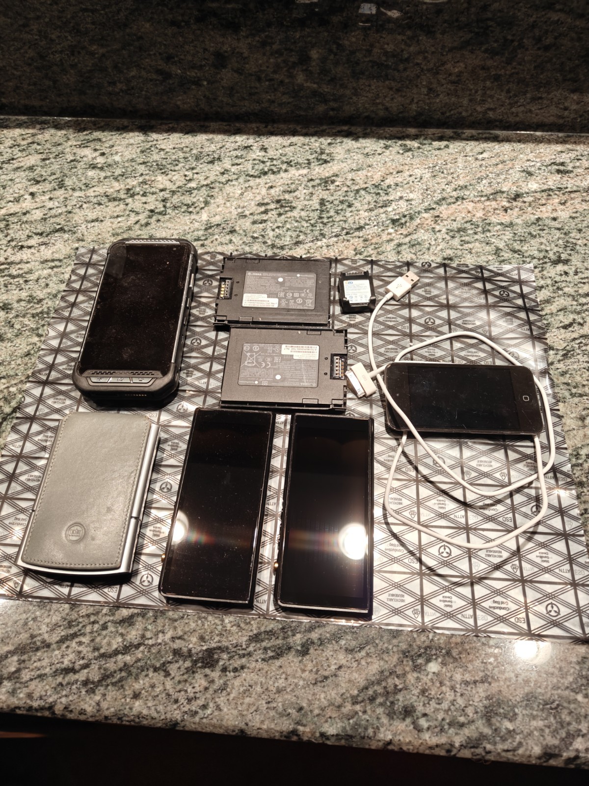 Mixed Lot of Assorted Electronics, Phones, Batteries, Apple, Android