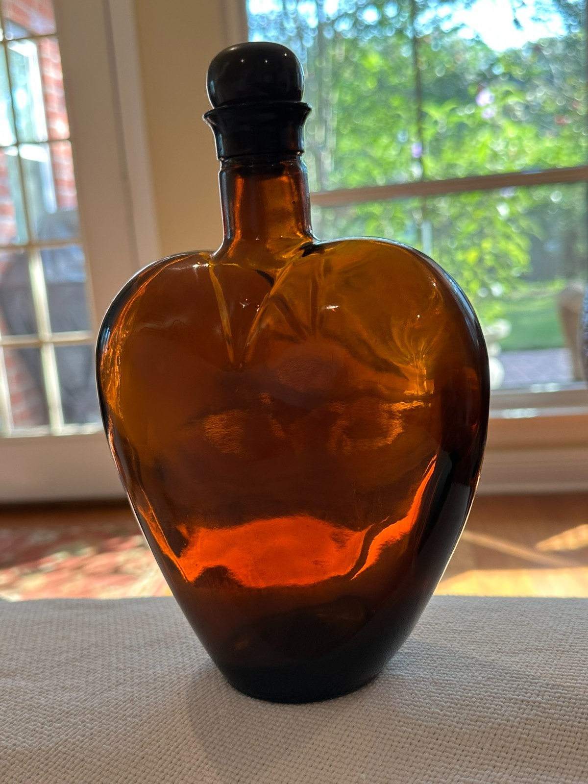 Vintage Paul Masson Amber Brown GLASS HEART Shaped BOTTLE Decanter 7.5\ Vintage Paul Masson Amber Brown GLASS HEART Shaped BOTTLE Decanter 7.5\
