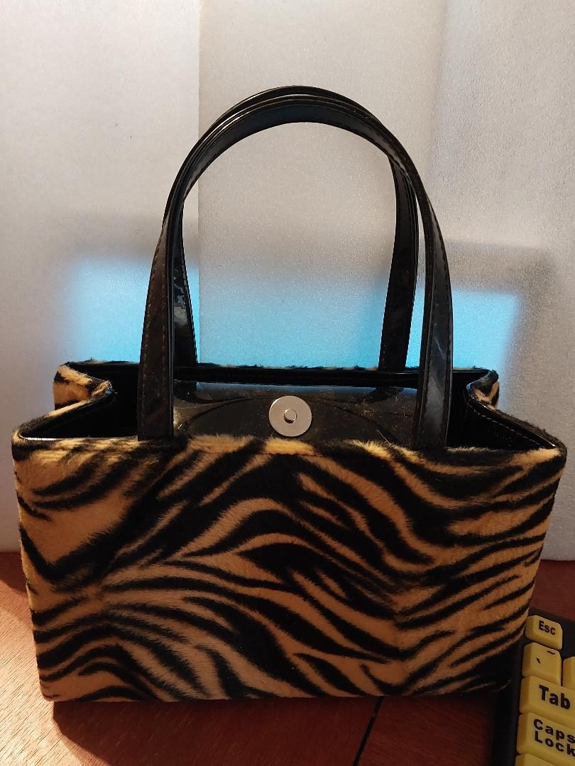 NEW Vintage Mondani New York Compact Tiger-Print Faux Fur Tote Bag Black NEW Vintage Mondani New York Compact Tiger-Print Faux Fur Tote Bag Black