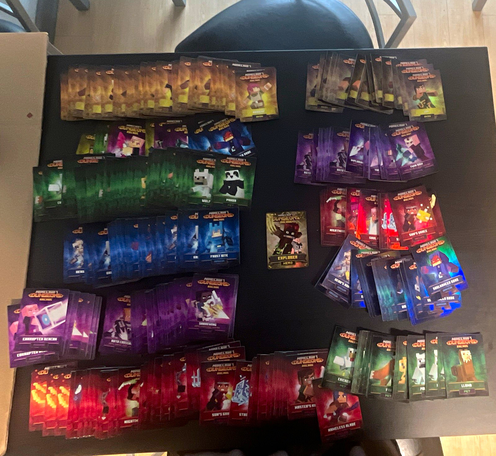 LOT OF 200+ MINECRAFT DUNGEON CARDS (Foil, Non-Foil and 1 Hero) LOT OF 200+ MINECRAFT DUNGEON CARDS (Foil, Non-Foil and 1 Hero)