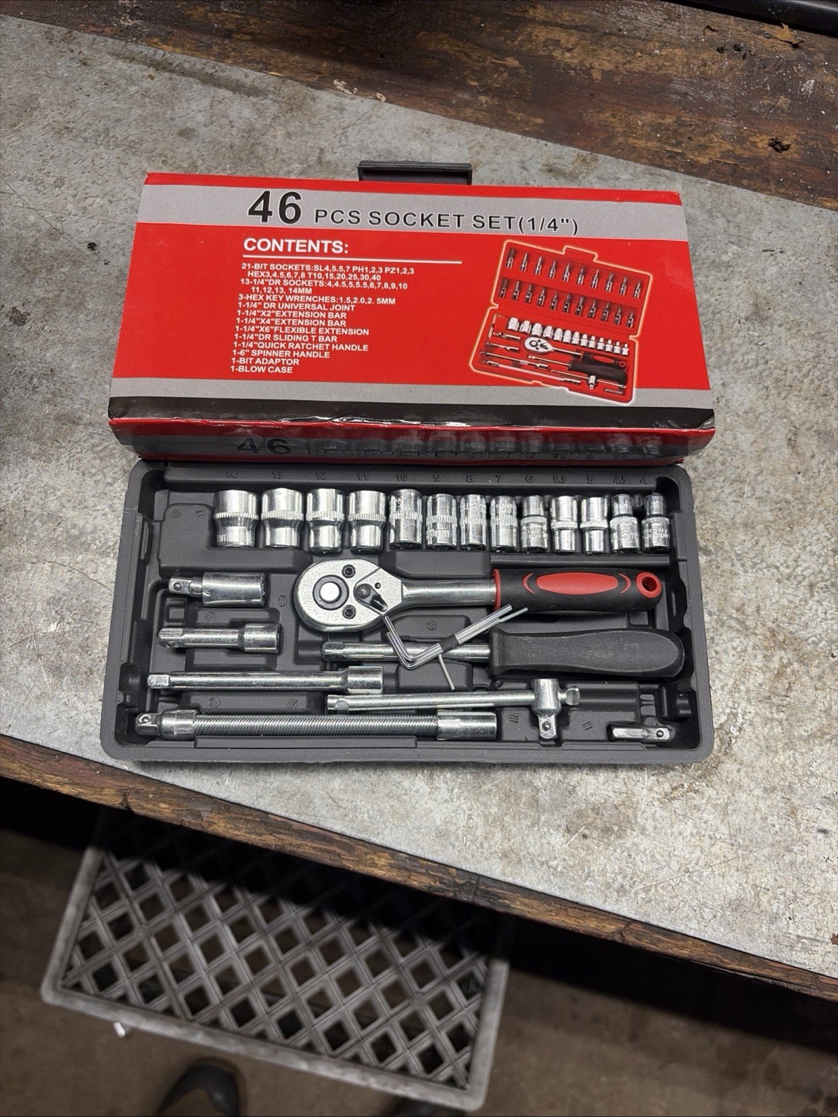 46pc Socket Wrench Set w/ Ratchet, Sockets & Bits in Case 46pc Socket Wrench Set w/ Ratchet, Sockets & Bits in Case