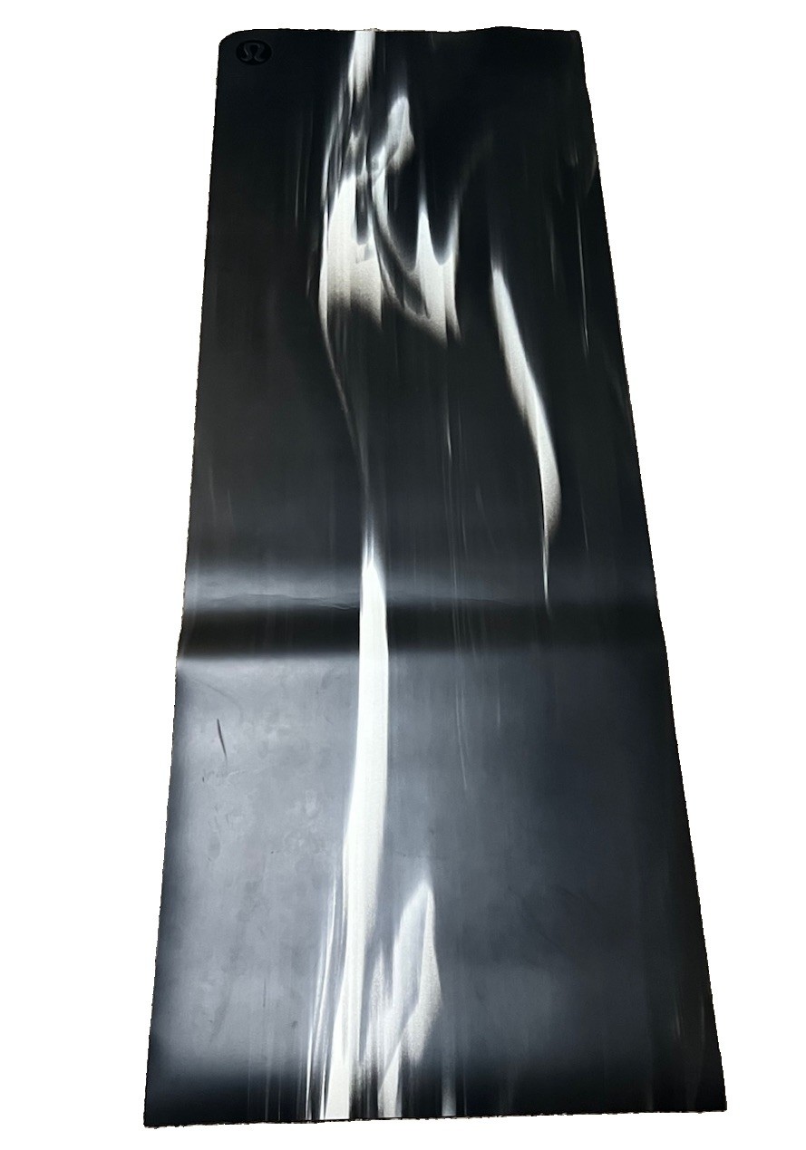 Lululemon The Reversible Yoga Mat 5mm Marble Black/White Exercise Lululemon The Reversible Yoga Mat 5mm Marble Black/White Exercise