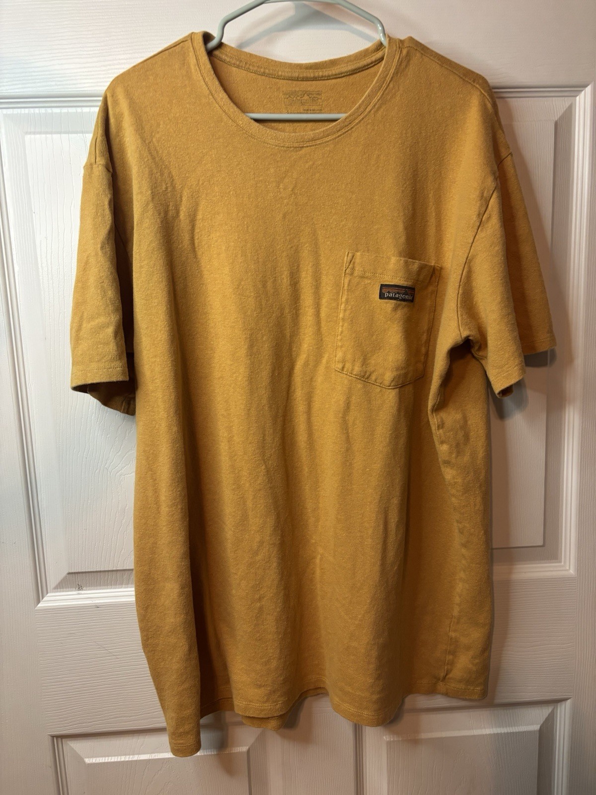 Patagonia Men\'s L Yellow Pocket Logo Hemp Organic Cotton Short Sleeve Crew Tee Patagonia Men\'s L Yellow Pocket Logo Hemp Organic Cotton Short Sleeve Crew Tee
