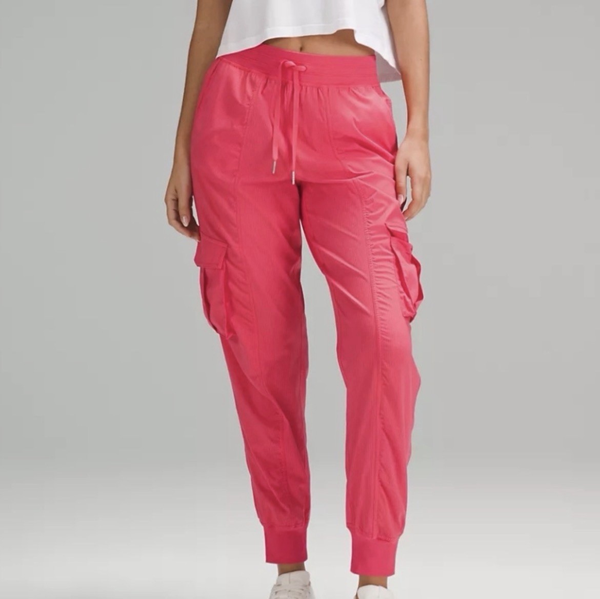 lululemon athletica Hot Pink Cargo Jogger Pants Size Medium lululemon athletica Hot Pink Cargo Jogger Pants Size Medium