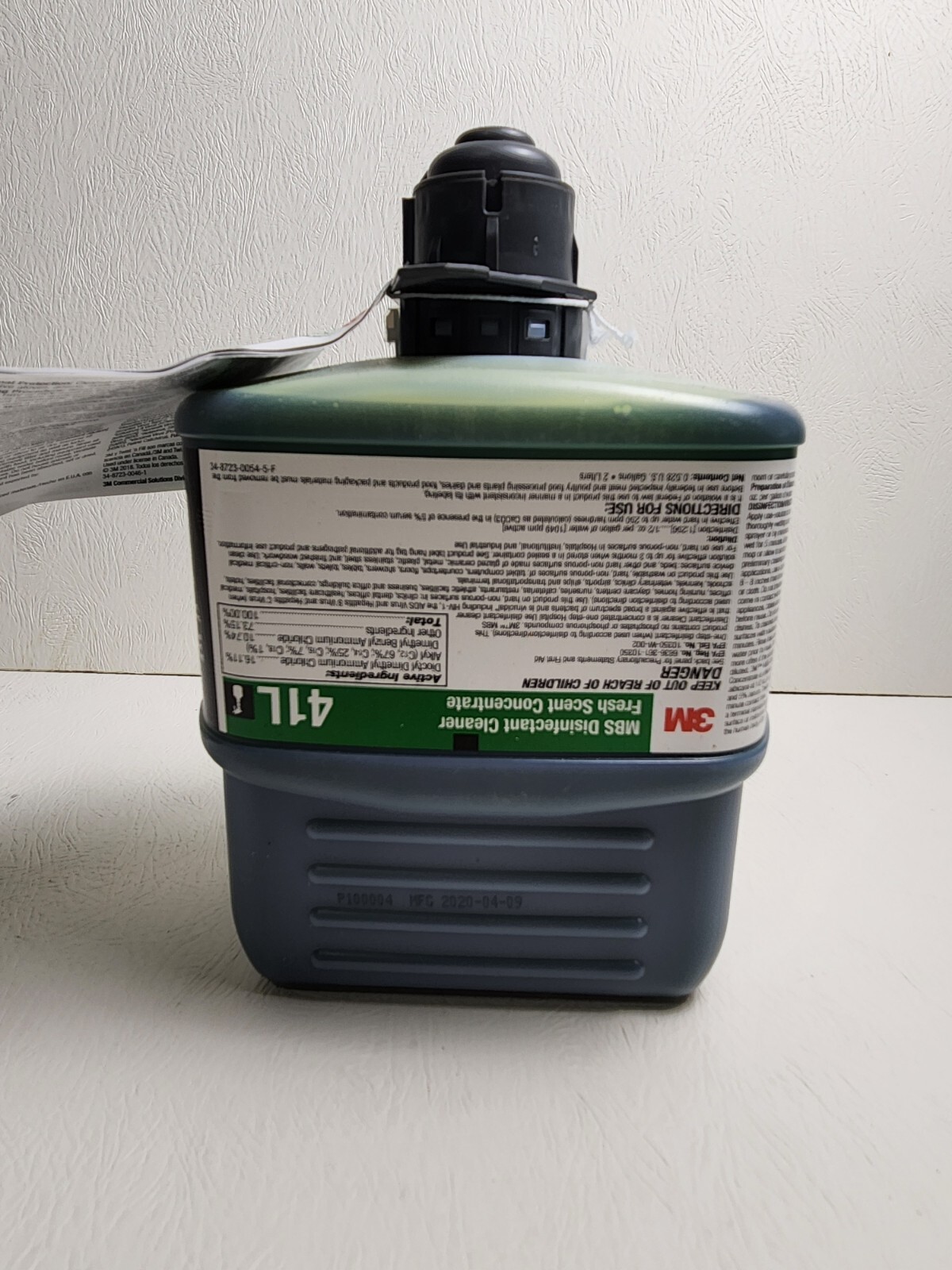 3M Twist \'n Fill 4L Bathroom Cleaner - 2 L, Gray Cap Expired 4/09/22