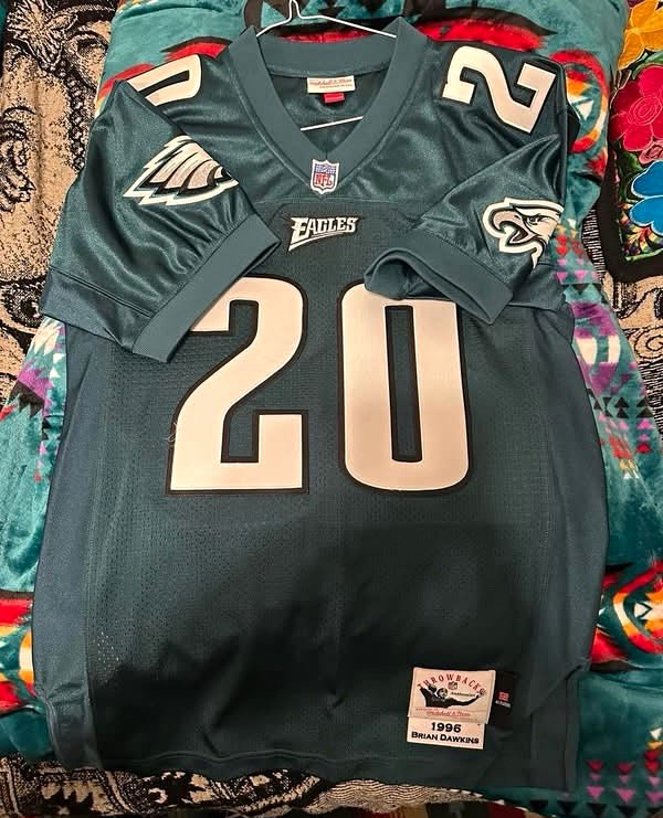 Mitchell & Ness Brian Dawkins Philadelphia Eagles Jersey size Medium Mitchell & Ness Brian Dawkins Philadelphia Eagles Jersey size Medium