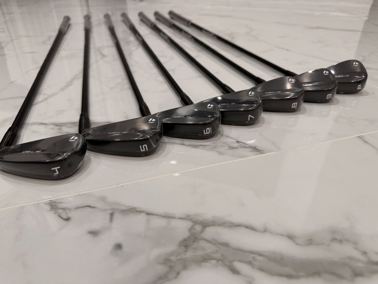NEW TaylorMade P790 Black Iron Set 4-PW RH Dynamic Gold 105 S300 Stiff Steel