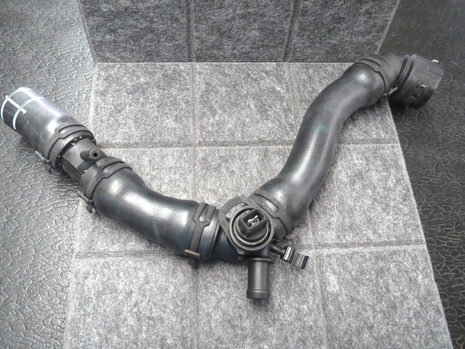 Genuine Volkswagen Upper Radiator Hose for 2001-2005 VW Beetle 1.8L 1C0122101AR