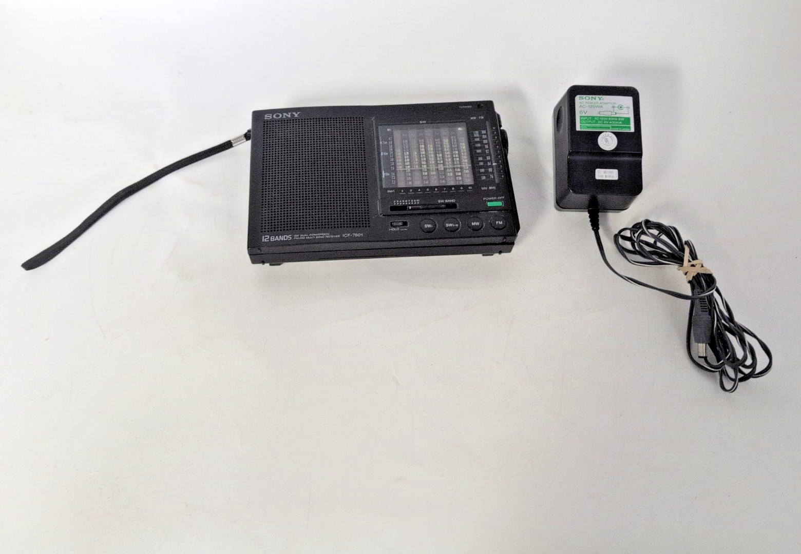 SONY  12 BANDS SW DUAL CONVERSION FM/AM MULTI BAND RECEIVER ICF-7601