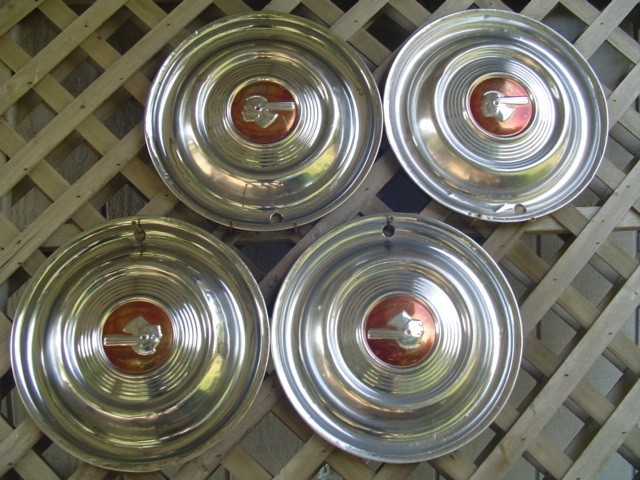 4 VINTAGE 1951 51 PONTIAC CHIEFTAIN BONNEVILLE PARISIENNE HUBCAPS WHEEL COVERS