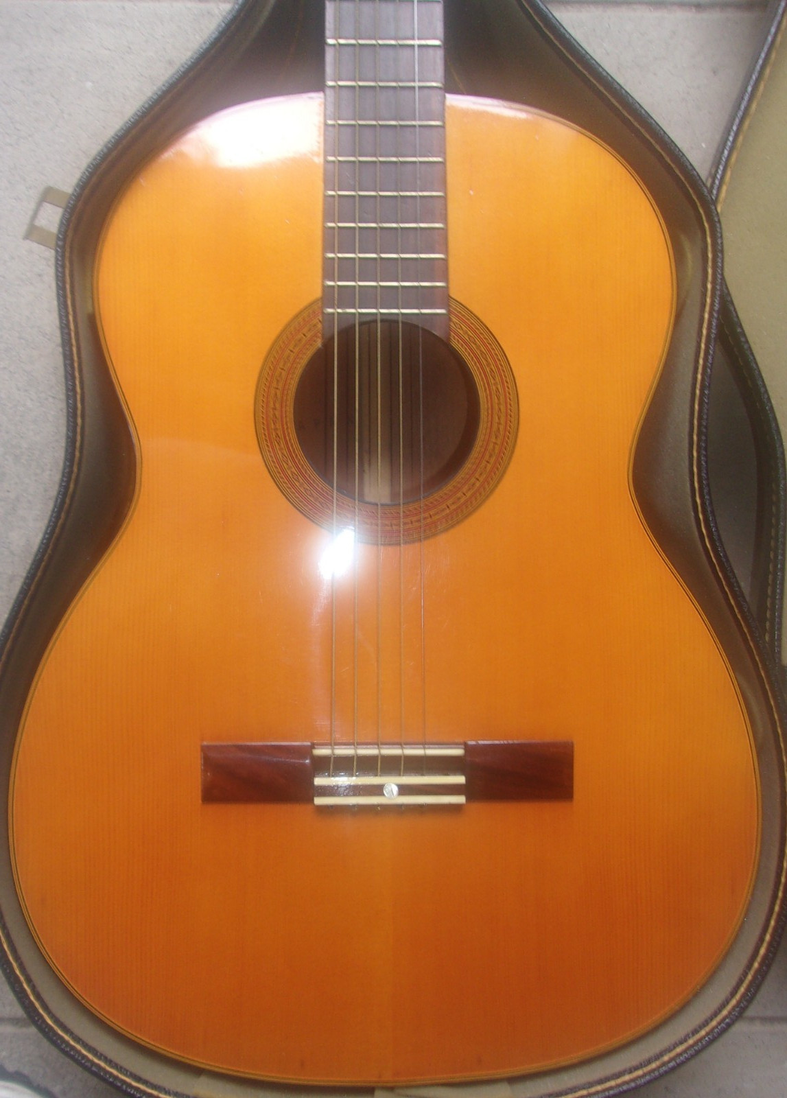 NICE VINTAGE ACOUSTIC GUITAR MADE IN JAPAN LOOKS LIKE MAHOGANY WITH CASE NICE VINTAGE ACOUSTIC GUITAR MADE IN JAPAN LOOKS LIKE MAHOGANY WITH CASE