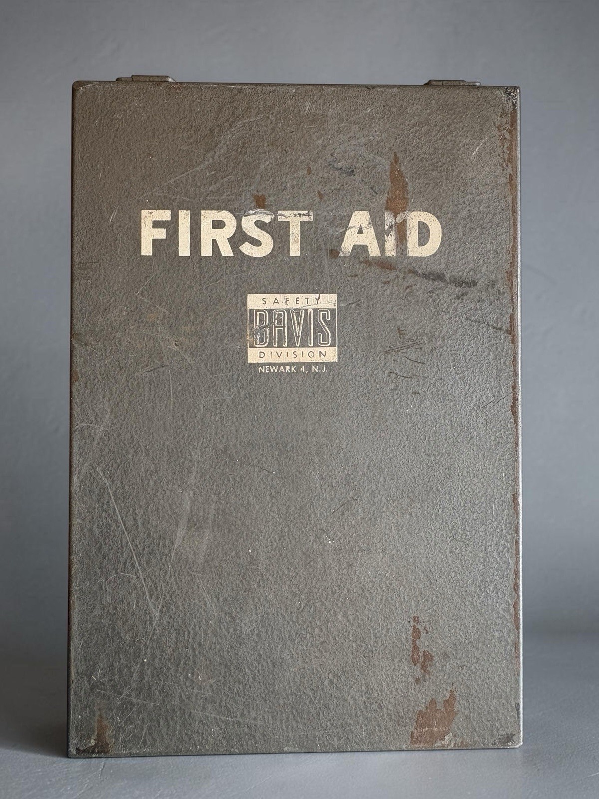 Antique Military WWII First Aid Kit Davis Safety Division W/6 Unused Unit Boxes