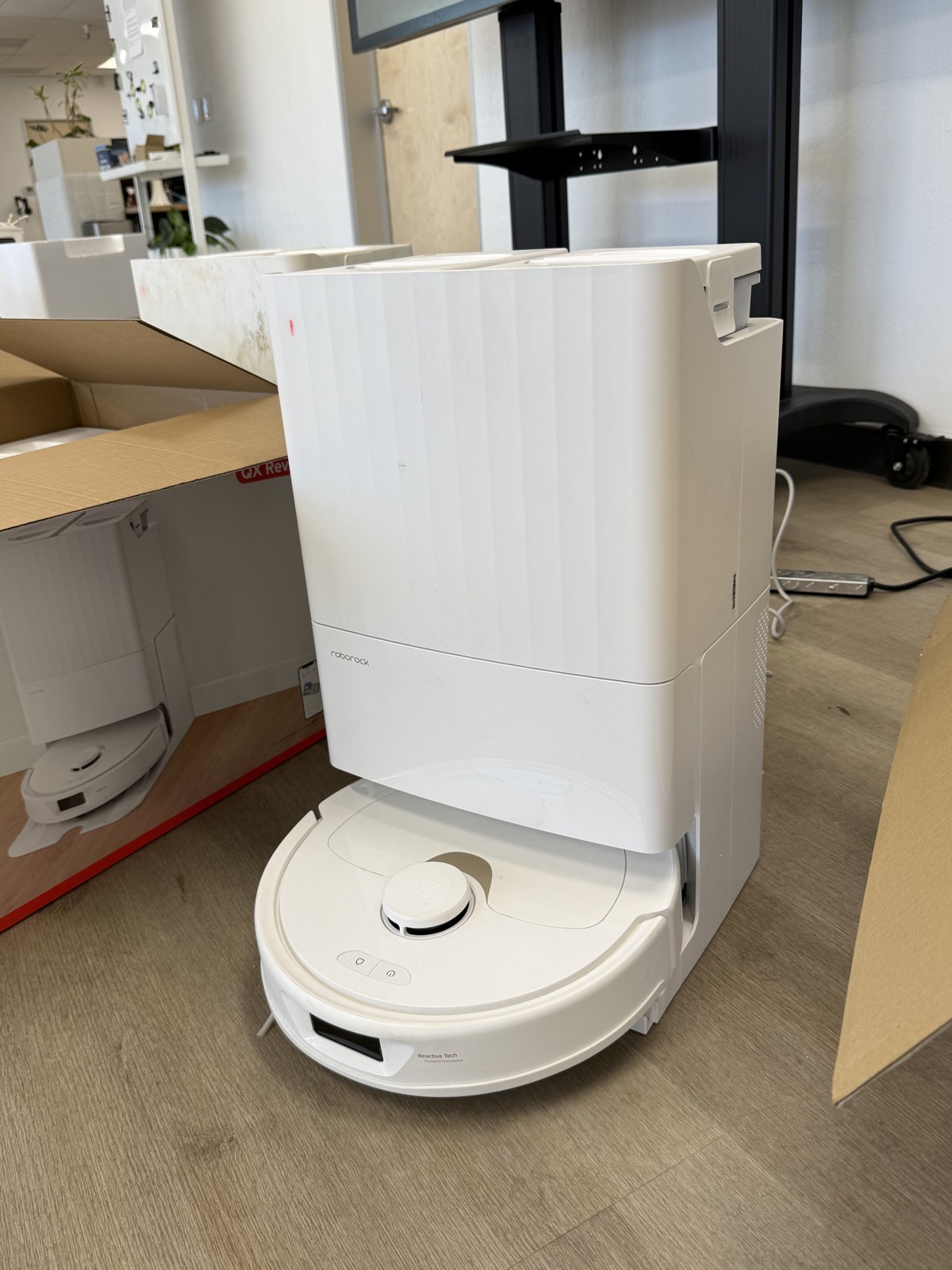 Roborock Q Revo Robot Vacuum Dock Auto Empty Wash Dry - For Parts or Repair