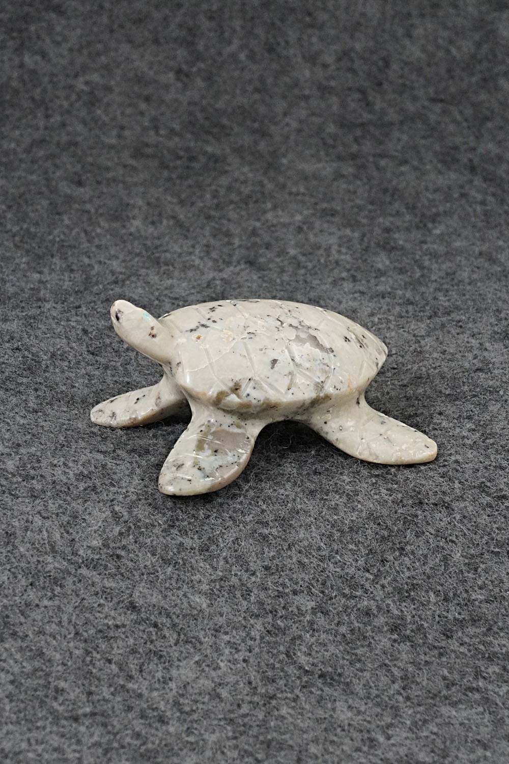 Turtle Zuni Fetish Carving - Joseph Quam Turtle Zuni Fetish Carving - Joseph Quam