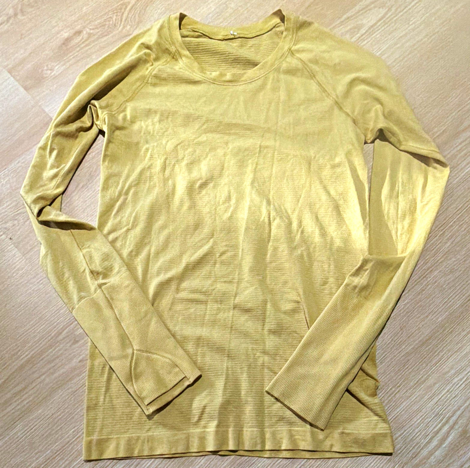 Lululemon women’s Beige Stretch Knit Crew Neck Long Sleeve Top 6 Lululemon women’s Beige Stretch Knit Crew Neck Long Sleeve Top 6