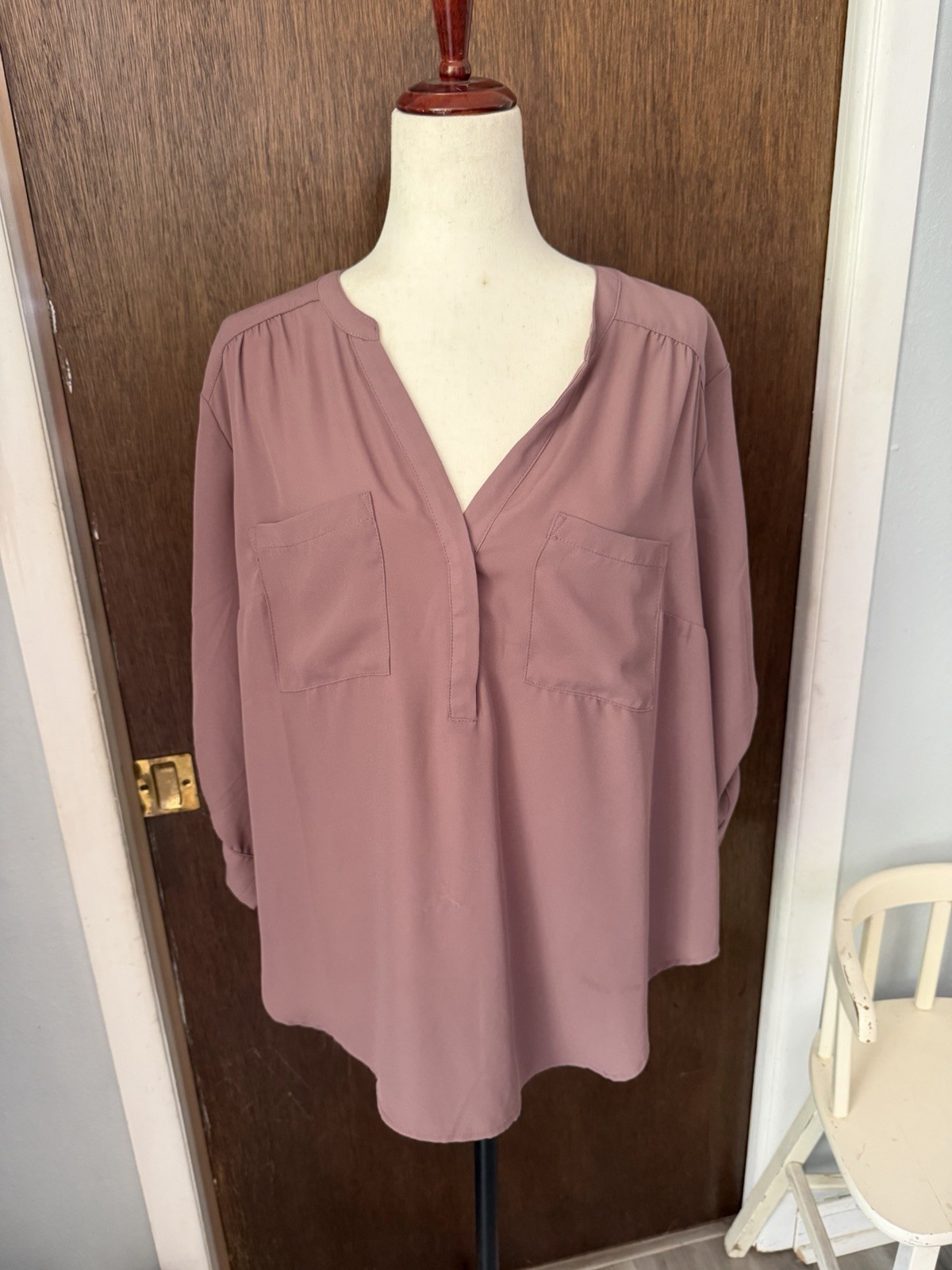 Torrid Harper Women\'s Purple Solid V-Neck 3/4 Sleeve Pullover Pleated Blouse Torrid Harper Women\'s Purple Solid V-Neck 3/4 Sleeve Pullover Pleated Blouse