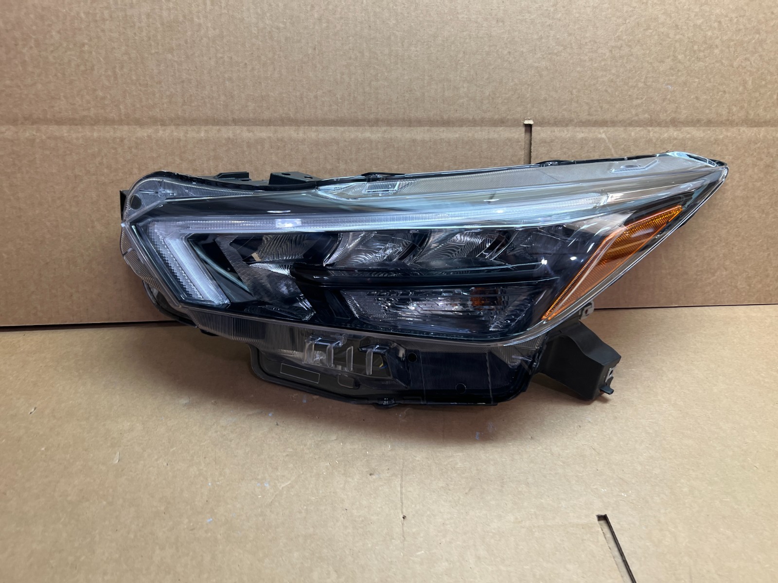 2020-2025 NISSAN VERSA LED HEADLIGHT LEFT SIDE LH NICE 2020-2025 NISSAN VERSA LED HEADLIGHT LEFT SIDE LH NICE