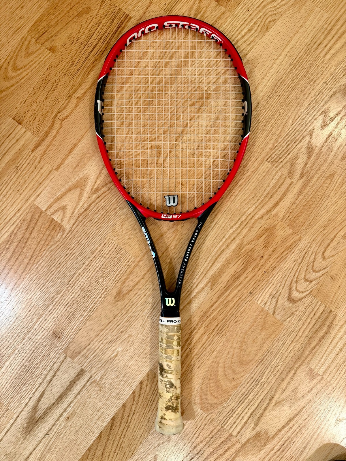 FEDERER Wilson Pro Staff RF97 Autograph Tennis Racquet 97 in² 4 3/8 Grip size 3 FEDERER Wilson Pro Staff RF97 Autograph Tennis Racquet 97 in² 4 3/8 Grip size 3