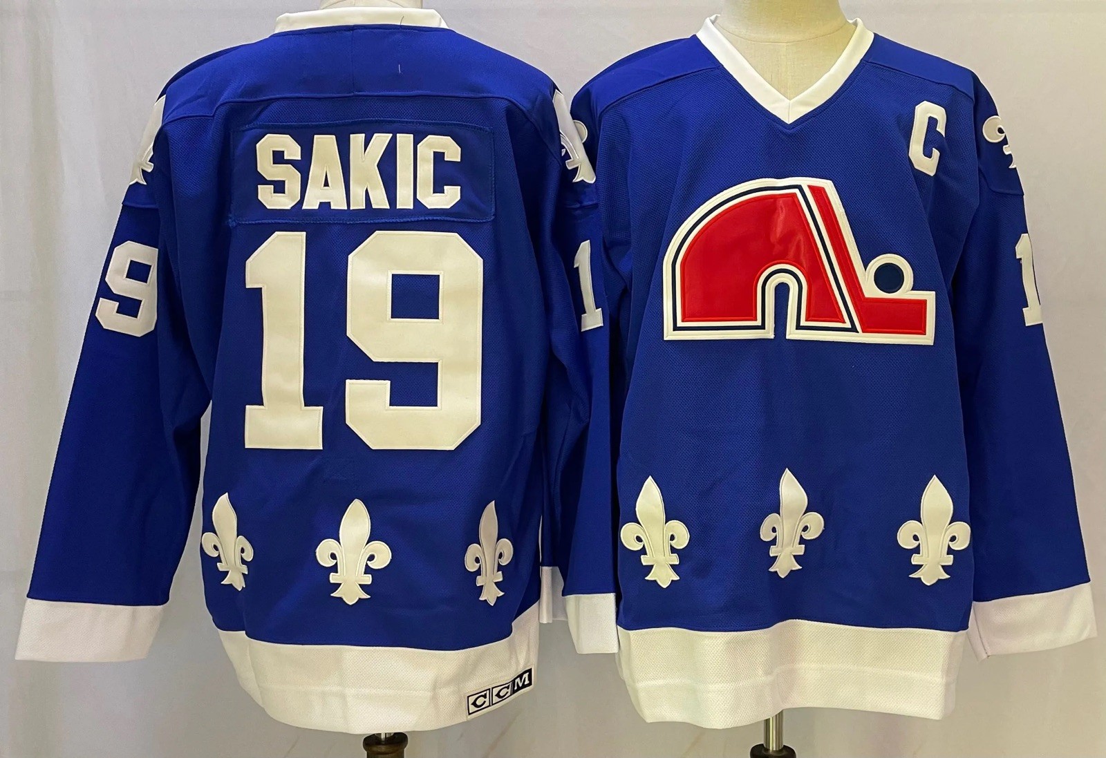 CCM VINTAGE QUEBEC NORDIQUES Joe Sakic #19 NHL Retro Jersey Size M *BRAND NEW* CCM VINTAGE QUEBEC NORDIQUES Joe Sakic #19 NHL Retro Jersey Size M *BRAND NEW*
