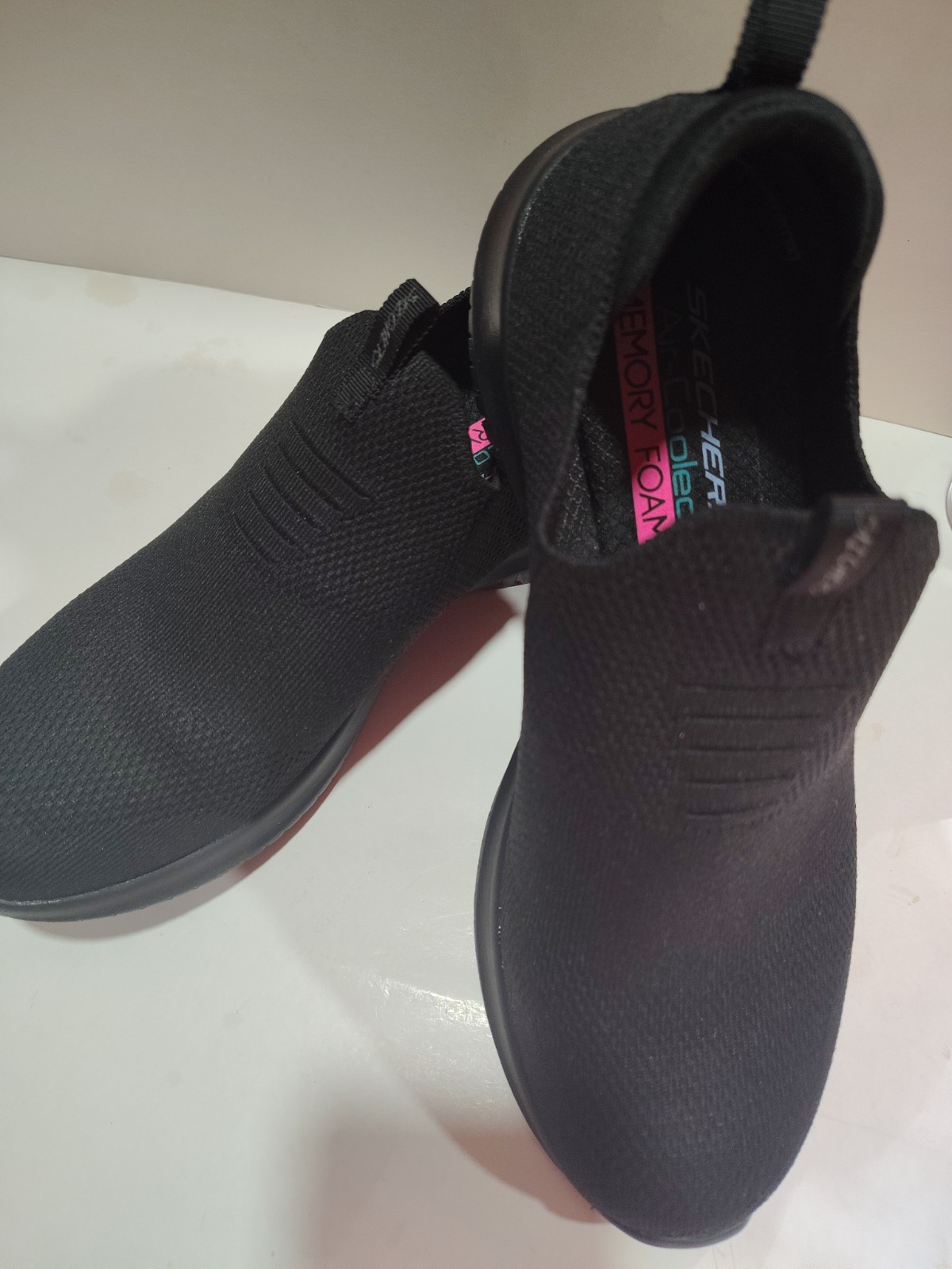 Sketchers Size 8 1/2 Air Cooled Memory Foam Sketchers Size 8 1/2 Air Cooled Memory Foam