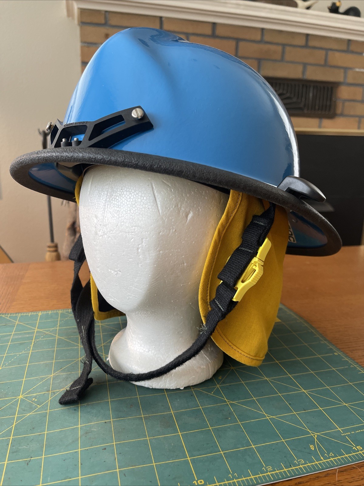 Cairns 660C Firefighter Helmet Blue DuraGlas Neck Shield Gator Fire Rescue Cairns 660C Firefighter Helmet Blue DuraGlas Neck Shield Gator Fire Rescue