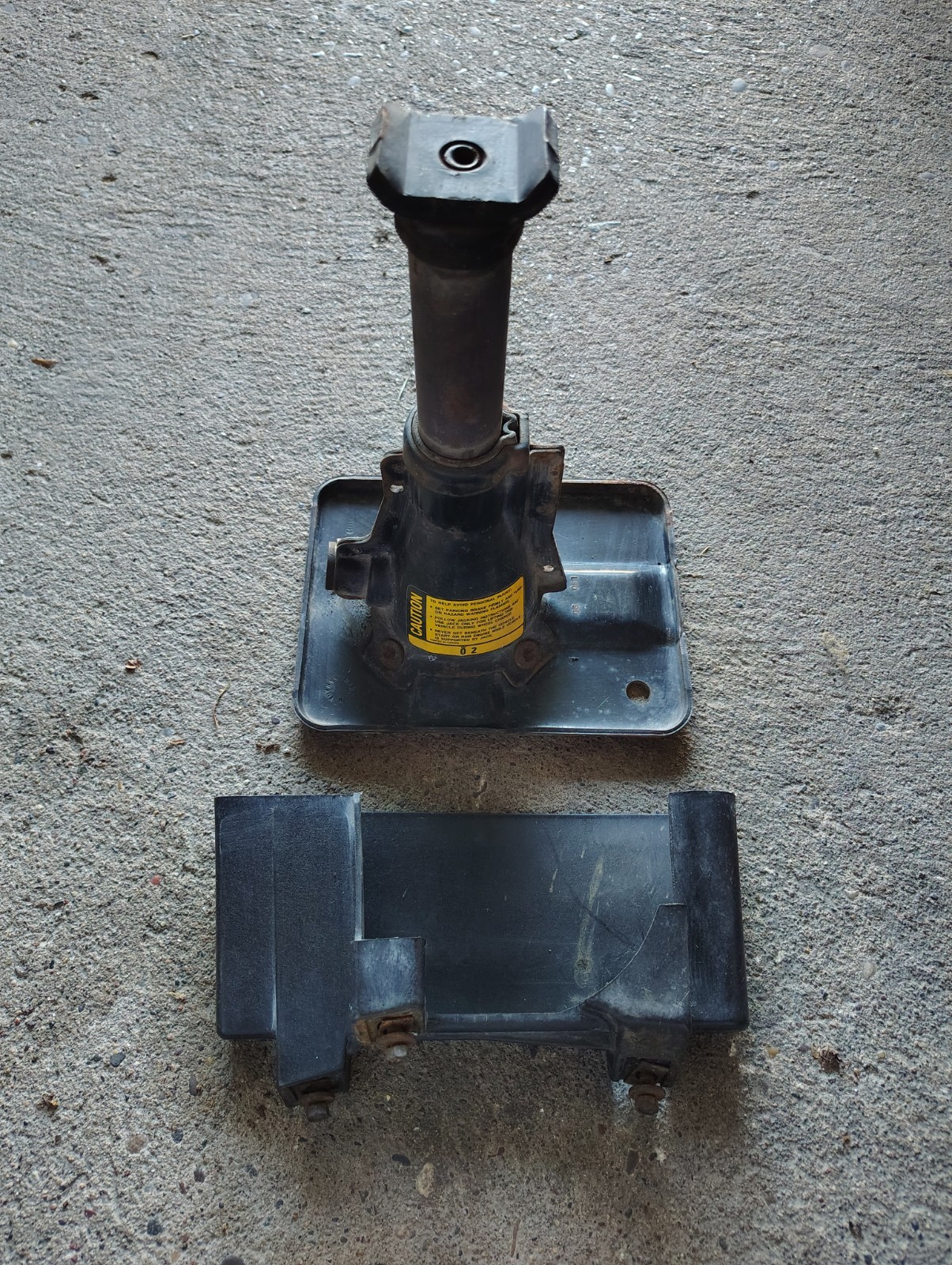 1980 Squarebody SILVERADO SIERRA BOTTLE JACK ASSEMBLY WITH BRACKET WORKING ORDER 1980 Squarebody SILVERADO SIERRA BOTTLE JACK ASSEMBLY WITH BRACKET WORKING ORDER