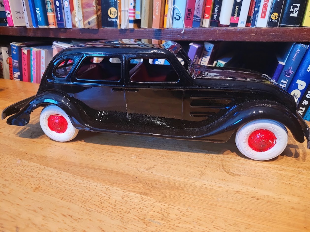 VERY NICE VINTAGE 1930\'S KINGSBURY WIND UP CHRYSLER AIRFLOW SEDAN W/HEADLIGHTS VERY NICE VINTAGE 1930\'S KINGSBURY WIND UP CHRYSLER AIRFLOW SEDAN W/HEADLIGHTS